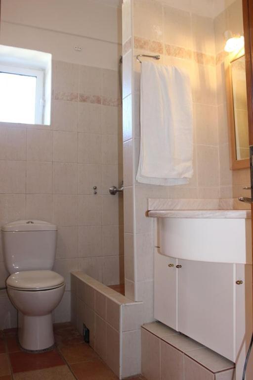 Hanakia Stoupa Luaran gambar